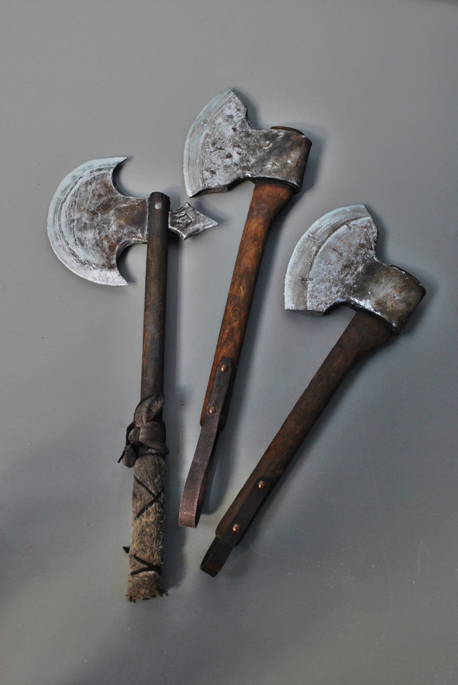 photo-accessoires-de-théâtre-lra- armes-bois