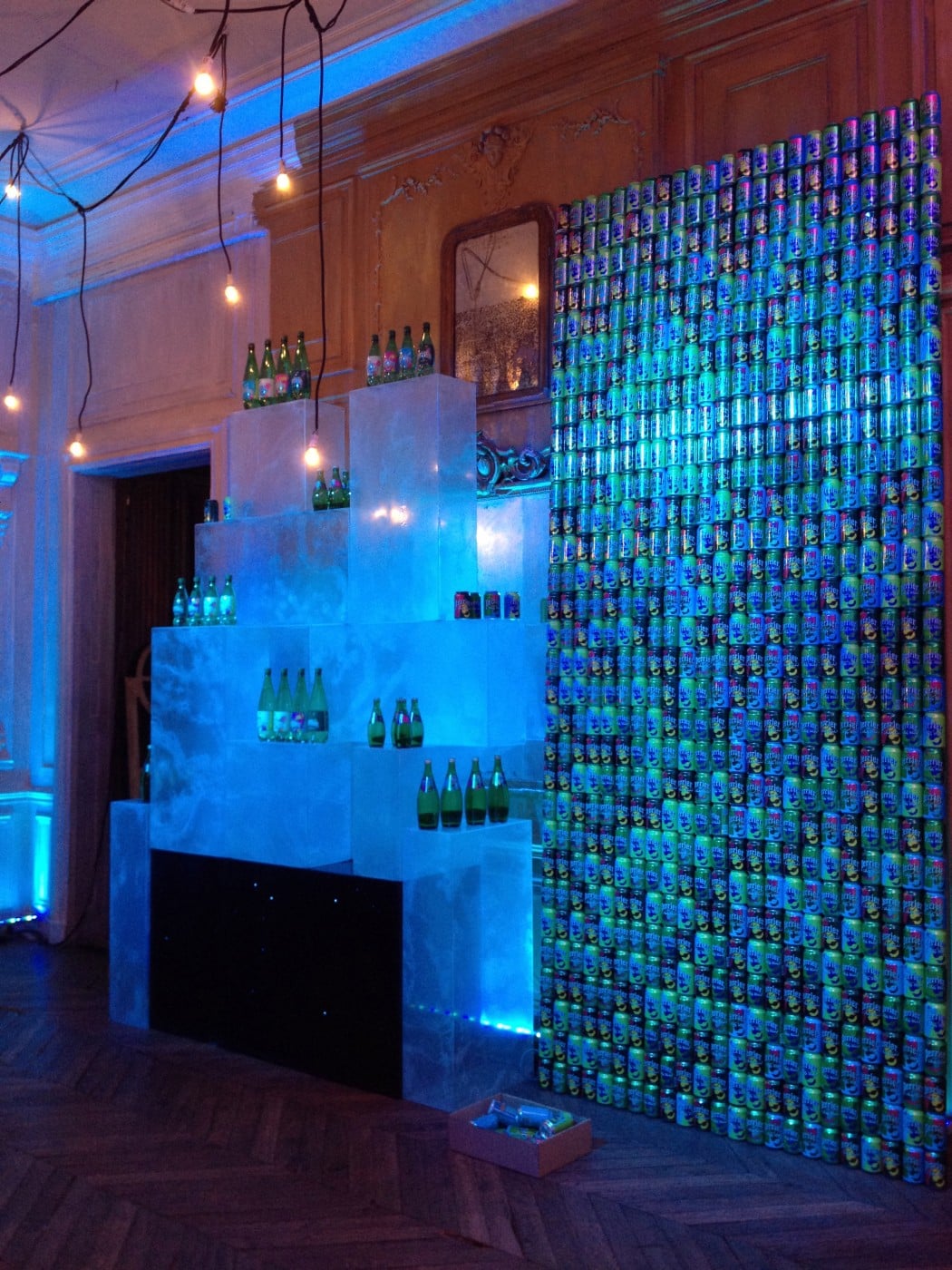 photo-perrier-150-ans-mur-canettes