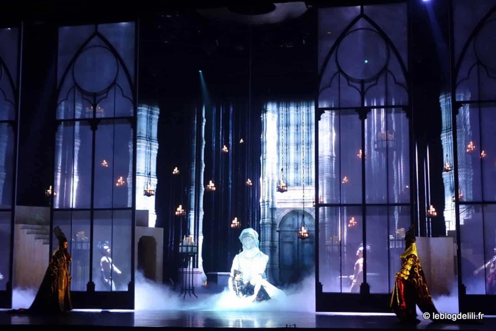 photo-construction-decor-chandelier-suspendu