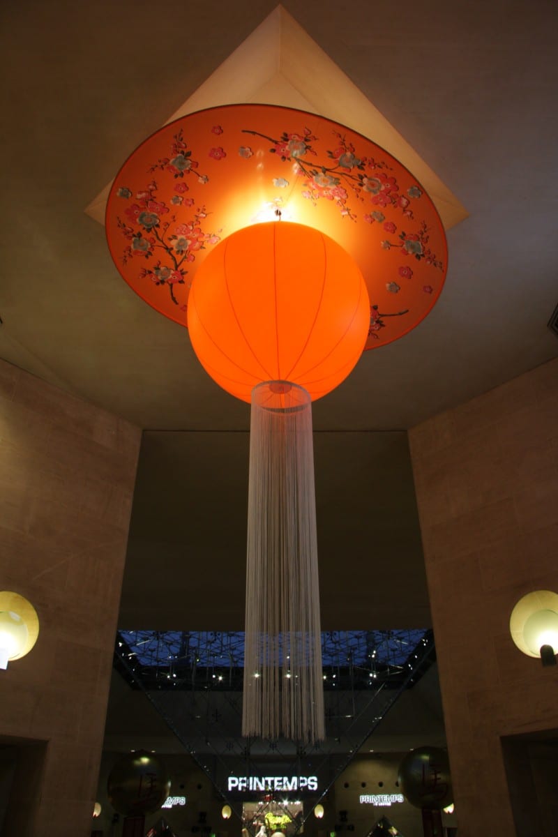 photo-scenographie-evenementielle-carroussellouvre-orange