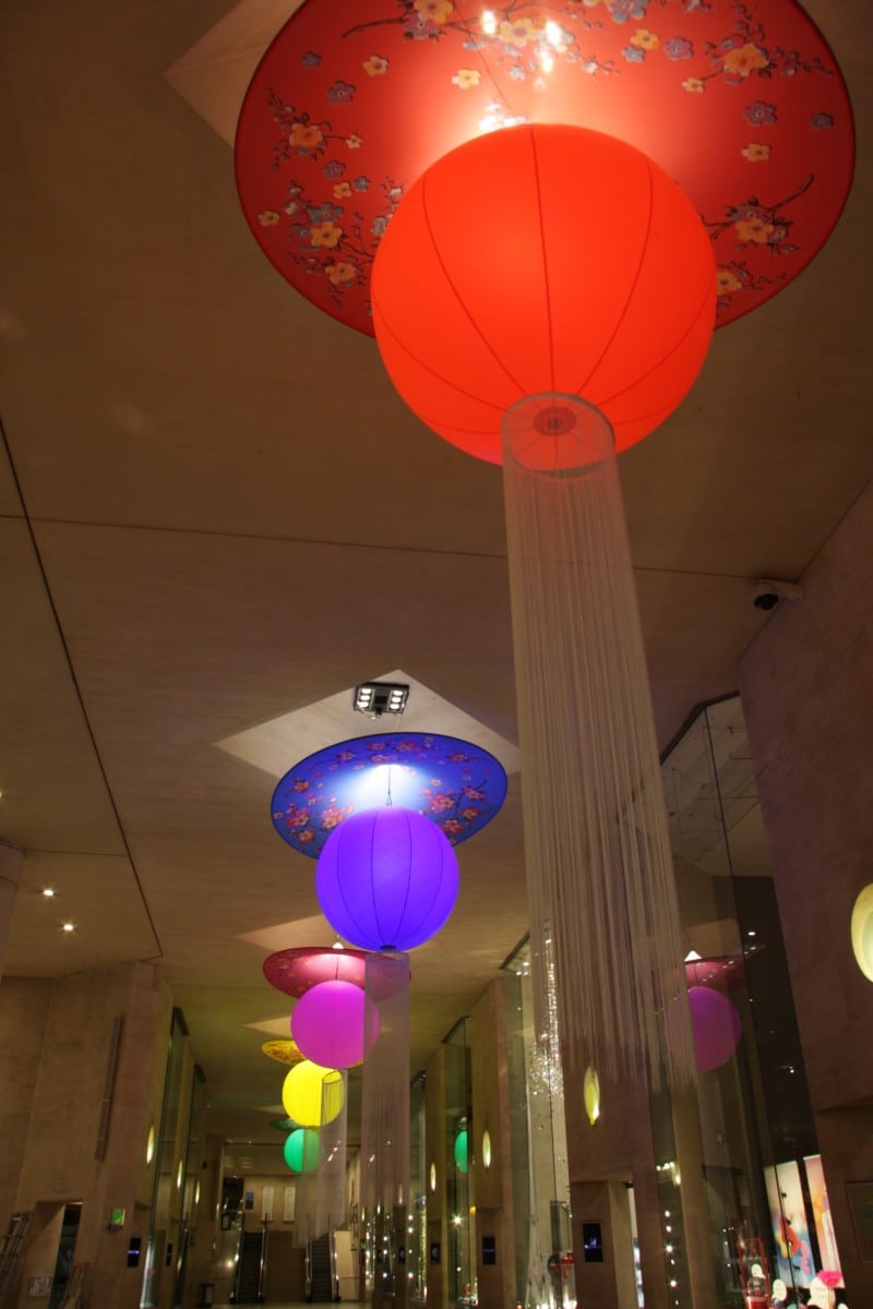 photo-scenographie-evenementielle-carroussellouvre-rouge