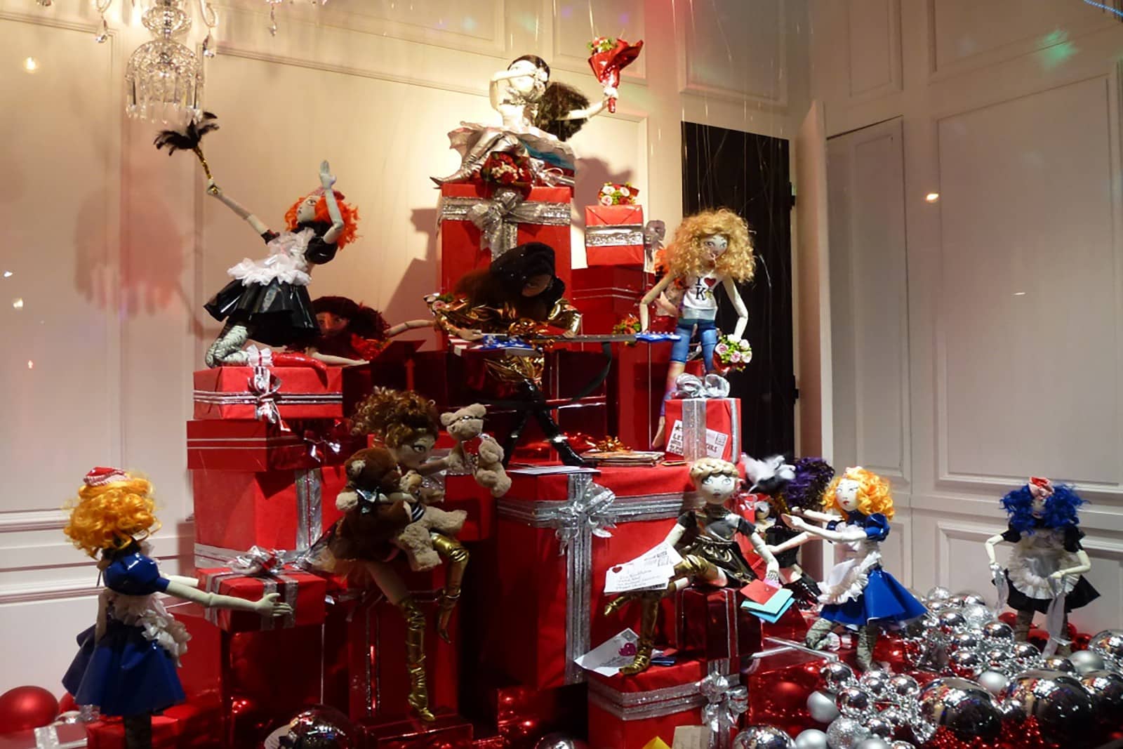 photo-vitrine-de-luxe-galerielafayette-cadeaux